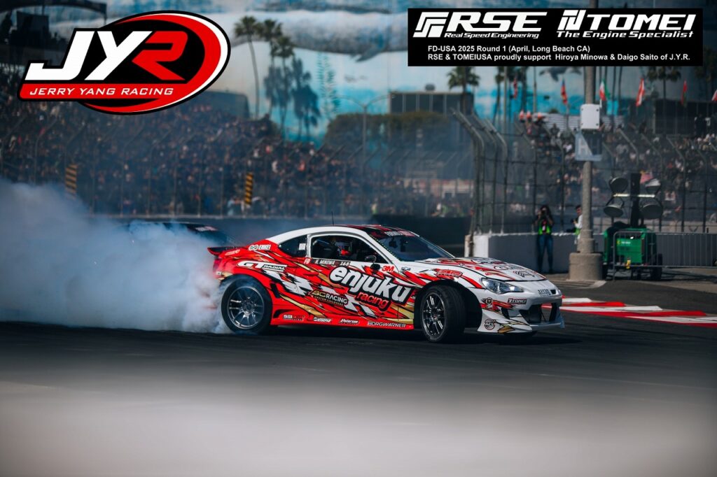 2025 FORMULA-D USA開幕！J.Y.R.を RSE & TOMEI USAは応援してい